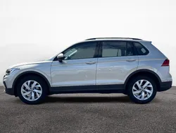 Ivory silver metallic Gebraucht 2024 VW Tiguan Life SUV | 28.399 € (Superpreis)