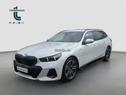 Weiß Gebraucht 2024 BMW 520 M Sport Kombi | 52.470 € (Superpreis)