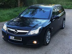 Schwarz Gebraucht 2008 Opel Vectra Edition+ Kombi | 2.850 €