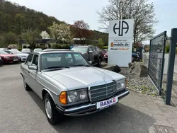 Grau Gebraucht 1982 Mercedes E300 Limousine | 14.995 €