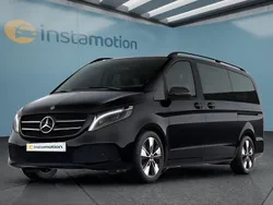 Schwarz Gebraucht 2024 Mercedes V250 Van / Kleinbus | 65.949 € (Teuer)
