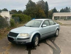 Grau Gebraucht 2001 VW Passat Limousine | 1.200 € (Guter Preis)
