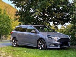 Grau Gebraucht 2016 Ford Focus ST Kombi | 11.900 € (Fairer Preis)