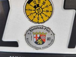 Grau Gebraucht 2018 Mercedes E220 AMG line Limousine | 28.500 € (Etwas zu teuer)