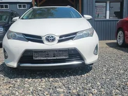 Weiß Gebraucht 2014 Toyota Auris Touring Sports Edition Kombi | 3.800 € (Teuer)