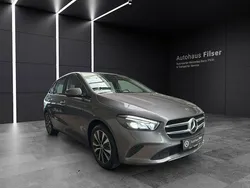 Mountaingrau met. Gebraucht 2021 Mercedes B220 Style Van / Kleinbus | 29.951 € (Fairer Preis)