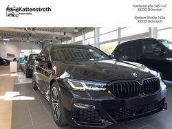 Carbonschwarz (metallic) Gebraucht 2022 BMW 520 M Sport Kombi | 45.890 €