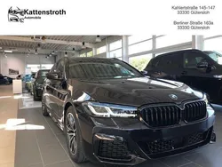 Carbonschwarz (metallic) Gebraucht 2022 BMW 520 M Sport Kombi | 42.890 € (Teuer)