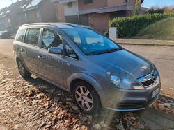 Grau Gebraucht 2005 Opel Zafira Van / Kleinbus | 3.000 € (Etwas zu teuer)