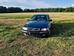 Blau Gebraucht 2003 Volvo V40 Kombi | 777 € (Fairer Preis)