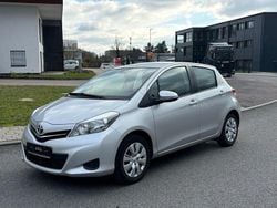 Silber Gebraucht 2013 Toyota Yaris Limousine | 7.790 € (Fairer Preis)