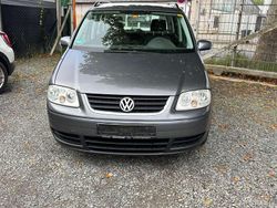 Grau Gebraucht 2005 VW Touran Trendline Van / Kleinbus | 1.930 € (Fairer Preis)