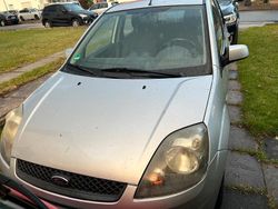 Silber Gebraucht 2008 Ford Fiesta Kleinwagen | 2.000 €