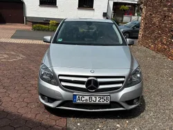 Grau Gebraucht 2014 Mercedes B180 Van / Kleinbus | 10.500 € (Fairer Preis)
