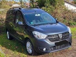 Grau Gebraucht 2018 Dacia Dokker Comfort Van / Kleinbus | 8.600 € (Guter Preis)