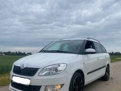 Weiß Gebraucht 2012 Skoda Fabia Ambition Kleinwagen | 2.900 € (Guter Preis)