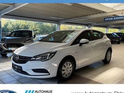 Weiß Gebraucht 2017 Opel Astra Selection Limousine | 9.281 € (Fairer Preis)