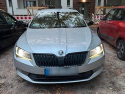 Silber Gebraucht 2018 Skoda Superb SportLine Kombi | 14.900 € (Fairer Preis)