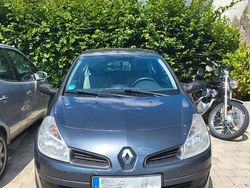 Grau Gebraucht 2006 Renault Clio II Limousine | 1.500 € (Guter Preis)