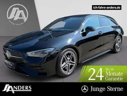 Kosmosschwarz Gebraucht 2024 Mercedes CLA200 AMG Line Premium Plus Kombi | 36.484 € (Fairer Preis)