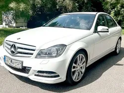 Weiß Gebraucht 2013 Mercedes C180 Avantgarde Limousine | 15.650 € (Teuer)
