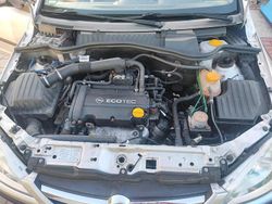 Grau Gebraucht 2004 Opel Corsa Kleinwagen | 2.000 € (Etwas zu teuer)