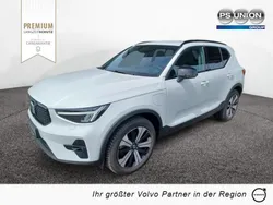 Weiss / crystal weiss Gebraucht 2022 Volvo XC40 Plus SUV | 35.990 € (Fairer Preis)