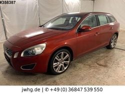 Rot Gebraucht 2011 Volvo V60 Summum Kombi | 8.450 € (Fairer Preis)