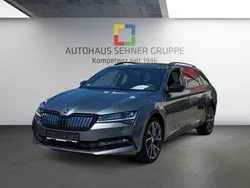 Graphitegrau metallic (grau) Gebraucht 2021 Skoda Superb SportLine Kombi | 27.970 € (Fairer Preis)