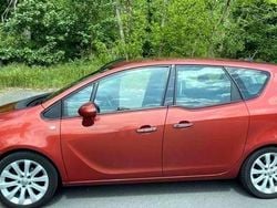 Rot Gebraucht 2011 Opel Meriva Innovation Van / Kleinbus | 5.300 € (Guter Preis)