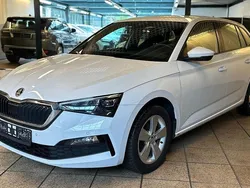 Weiß Gebraucht 2023 Skoda Scala Ambition Kleinwagen | 19.950 € (Guter Preis)