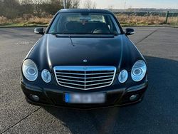 Schwarz Gebraucht 2009 Mercedes E200 Classic Limousine | 6.700 € (Superpreis)