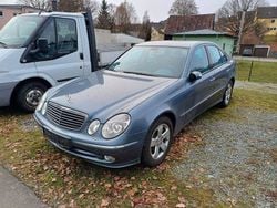 Blau Gebraucht 2003 Mercedes E240 Avantgarde Limousine | 3.790 € (Fairer Preis)
