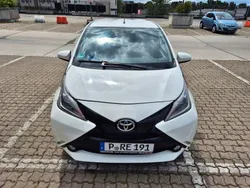 Weiß Gebraucht 2018 Toyota Aygo X-play Kleinwagen | 7.500 € (Superpreis)