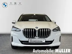 Weiss Gebraucht 2024 BMW 218 Active Tourer Luxury Line Van / Kleinbus | 34.790 € (Fairer Preis)