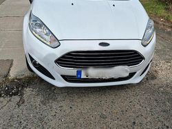 Weiß Gebraucht 2016 Ford Fiesta Kleinwagen | 6.600 €