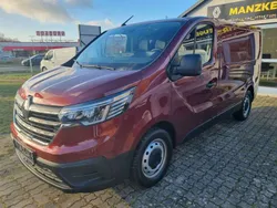 Karmesinrot metallic Gebraucht 2023 Renault Trafic Komfort Van | 24.990 € (Guter Preis)