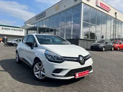 Weiß Gebraucht 2020 Renault Clio V LIMITED Limousine | 10.999 € (Fairer Preis)
