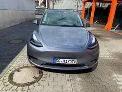 Silber Gebraucht 2024 Tesla Model Y SUV | 42.900 €