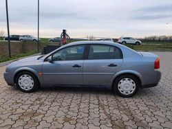 Grau Gebraucht 2003 Opel Vectra Limousine | 1.600 € (Fairer Preis)