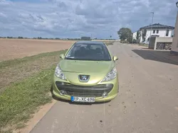 Grün Gebraucht 2006 Peugeot 207 Coupé | 1.900 € (Fairer Preis)