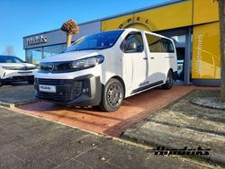 Weiß Gebraucht 2024 Opel Zafira Life Van / Kleinbus | 36.950 € (Etwas zu teuer)