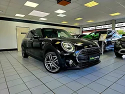 Schwarz Gebraucht 2020 Mini One D Clubman Kombi | 23.999 €