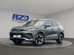 Cipressinogrün metallic Gebraucht 2024 VW Tiguan R-line SUV | 49.988 € (Superpreis)