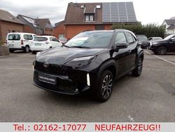 Silber Neu 2024 Toyota Yaris Cross Team SUV | 30.680 € (Fairer Preis)