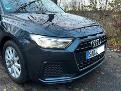 Grau Gebraucht 2024 Audi A1 Sportback Ambiente Kleinwagen | 23.700 € (Fairer Preis)