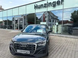 Grau Gebraucht 2022 Audi Q2 SUV | 20.490 € (Etwas zu teuer)