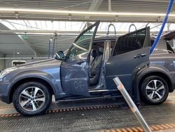 Grau Gebraucht 2017 Ssangyong (KGM) Rexton Sapphire SUV | 16.900 € (Guter Preis)