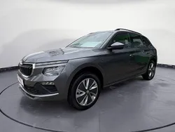 Grau Neu 2025 Skoda Kamiq Drive SUV | 29.900 €