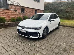 Weiß Gebraucht 2024 VW Golf VIII R-line Limousine | 32.271 € (Fairer Preis)